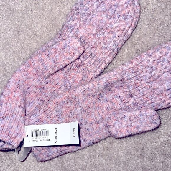 Old Navy Beanie and Gloves! - Picture 6 of 8
